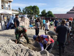 Koramil 423-04/Putri Hijau Gelar Karya Bhakti Pengecoran Gedung MDTA di Masjid At-Taqwa